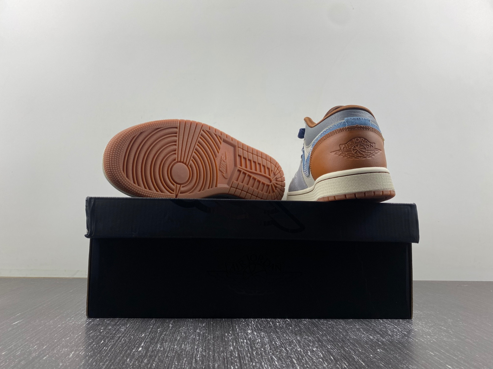 Air Jordan 1 Low  FZ5042-041