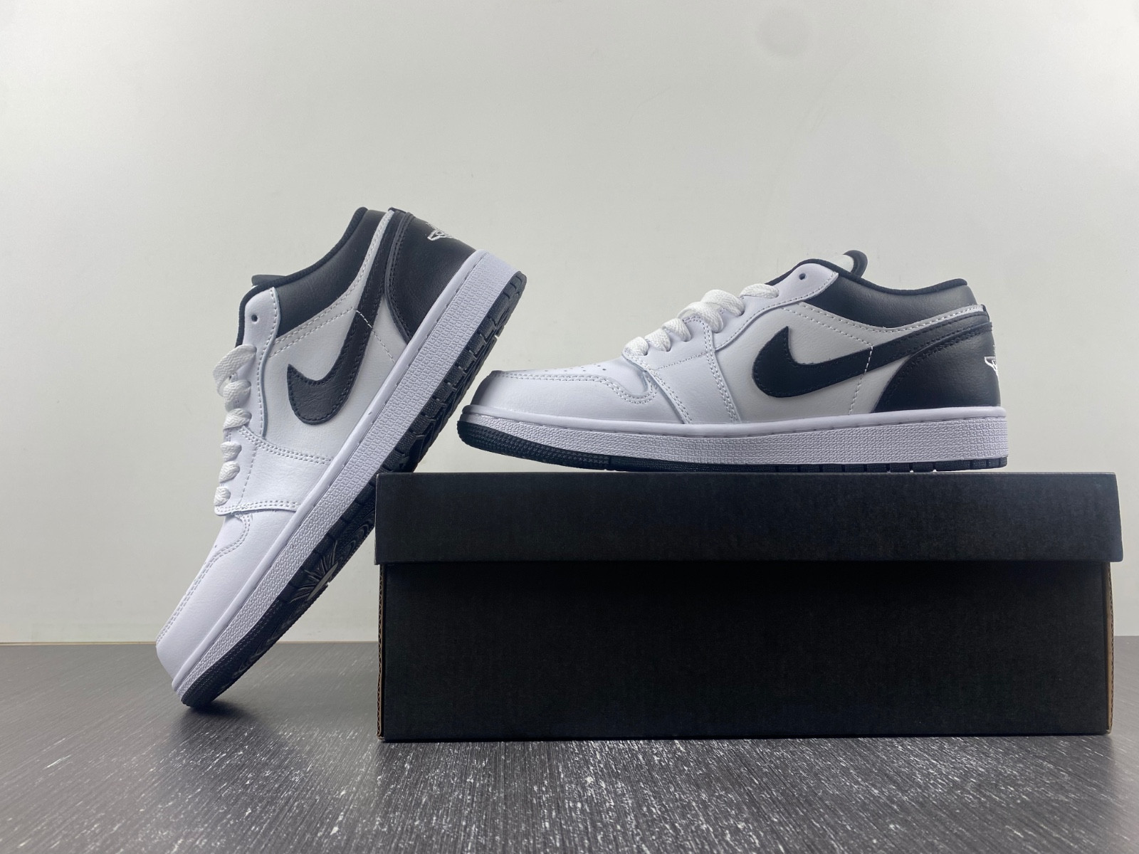 Air Jordan 1 Low 553558-132