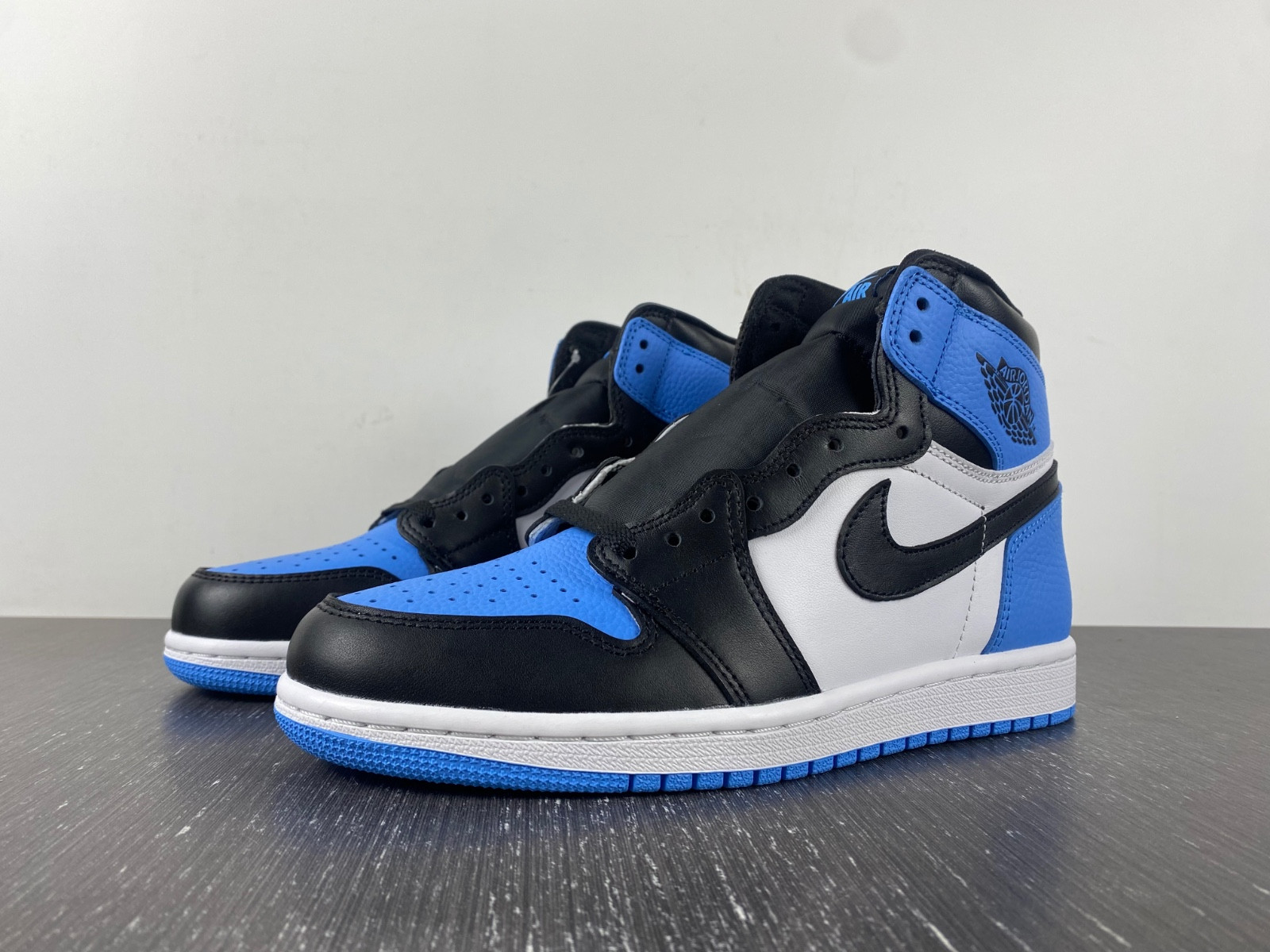 Air Jordan 1 High OG “University Blue” DZ5485-400