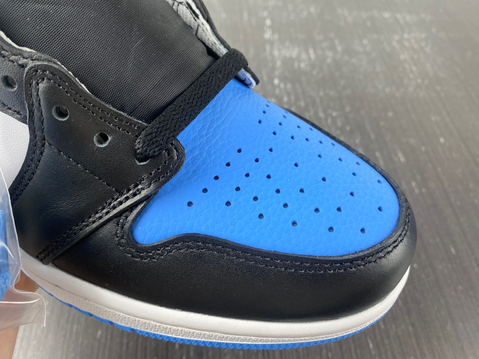 Air Jordan 1 High OG “University Blue” DZ5485-400