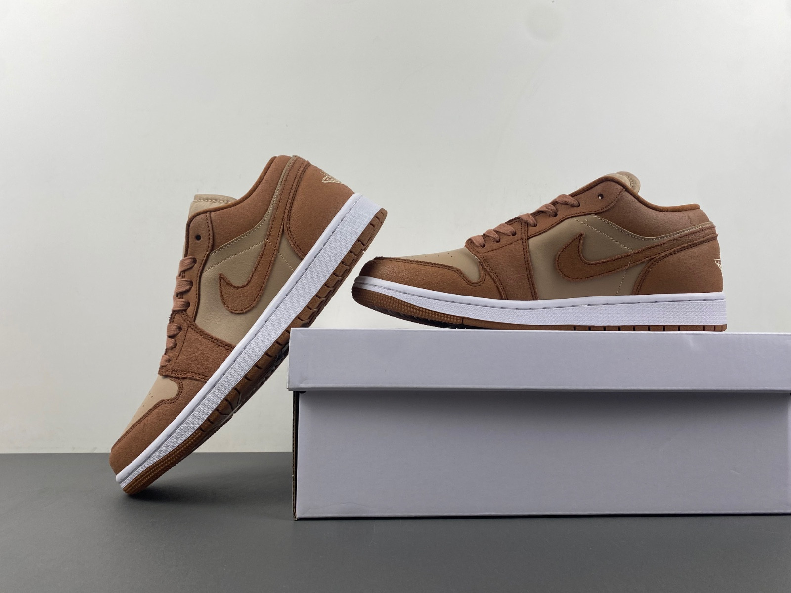 Air Jordan 1 Low FJ3453-200