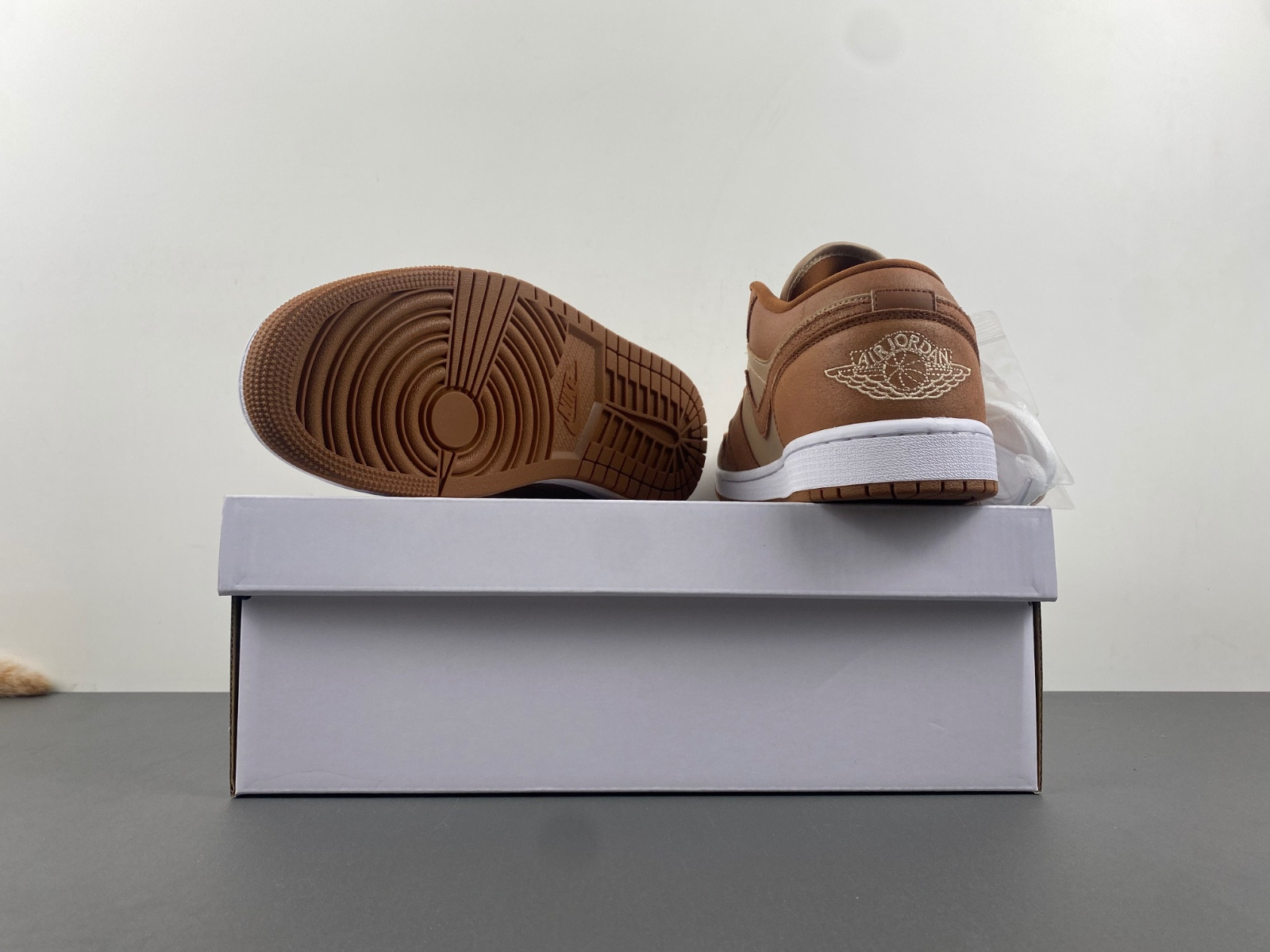 Air Jordan 1 Low FJ3453-200