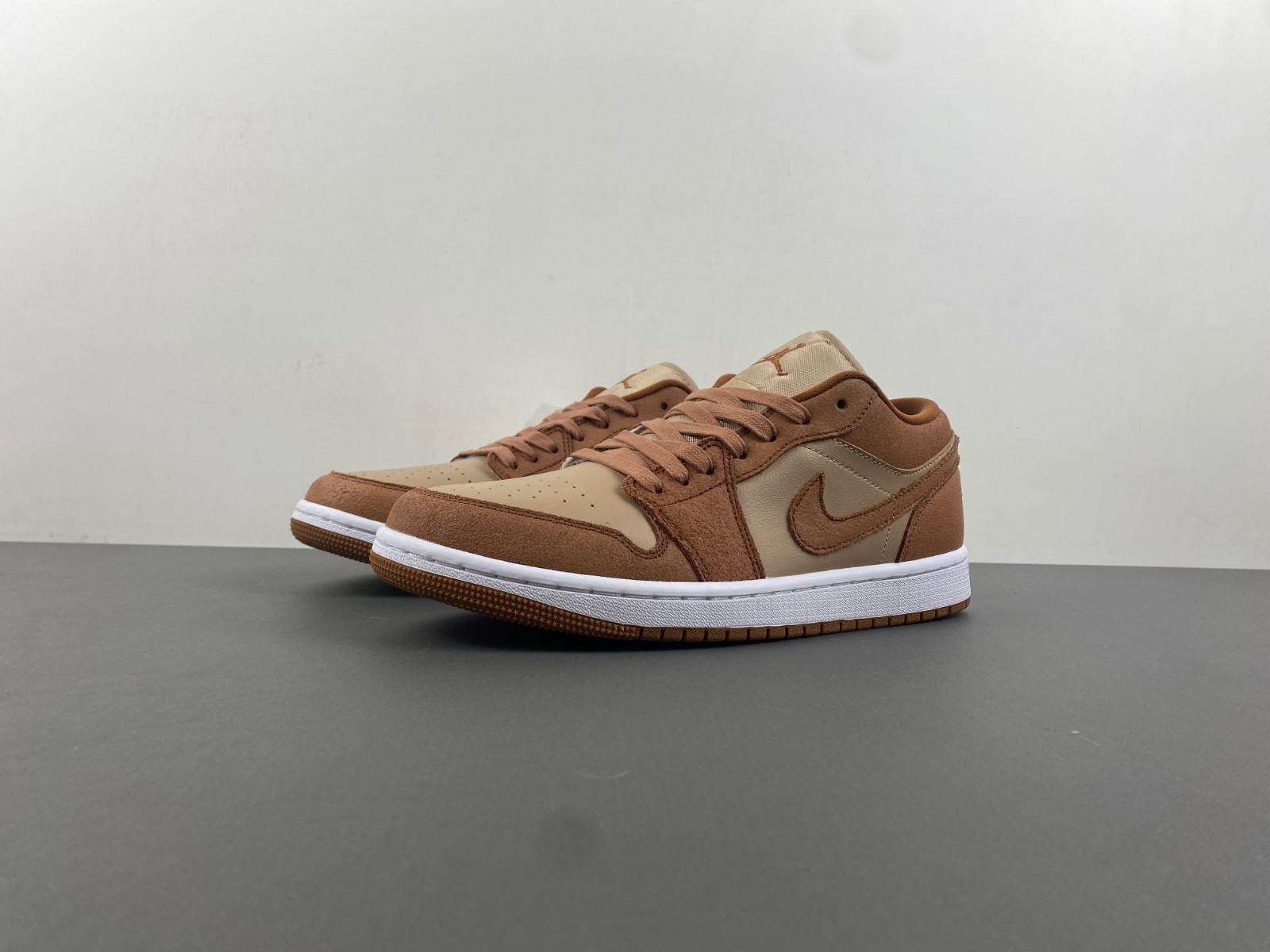 Air Jordan 1 Low FJ3453-200