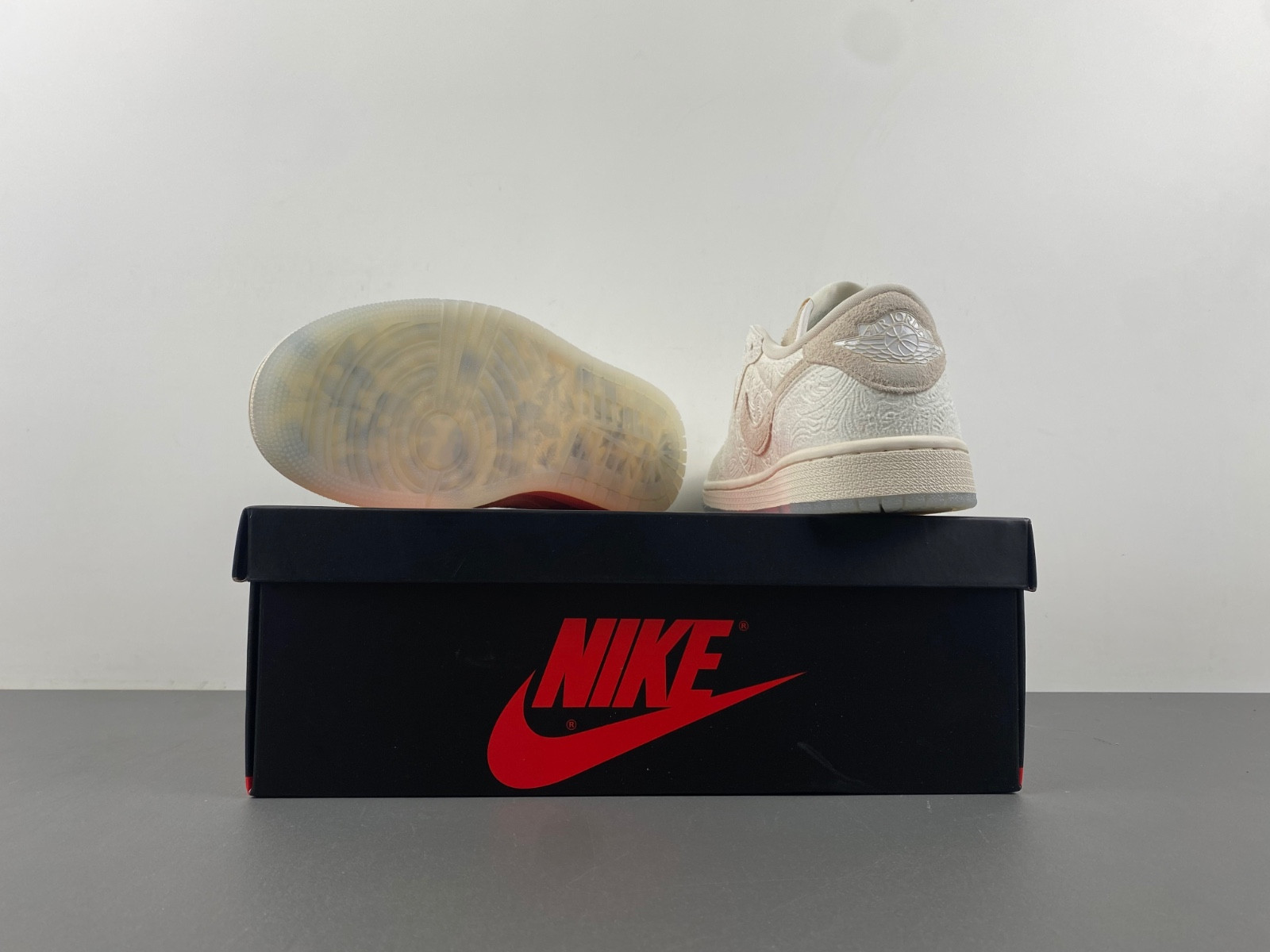 Chris Paul x Air Jordan 1 Low OG “Give Them Flowers” FZ0455-200
