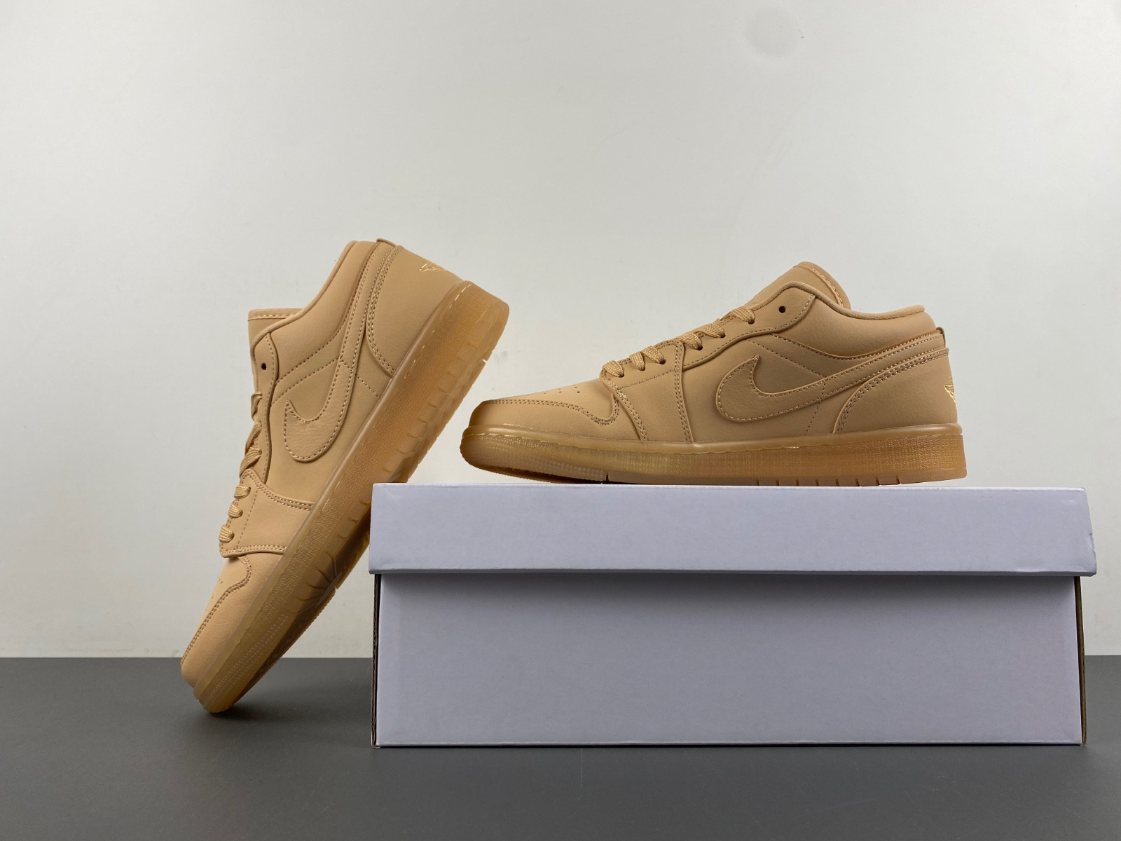 Air Jordan 1 Low WMNS “Pale Vanilla” FZ3972-294