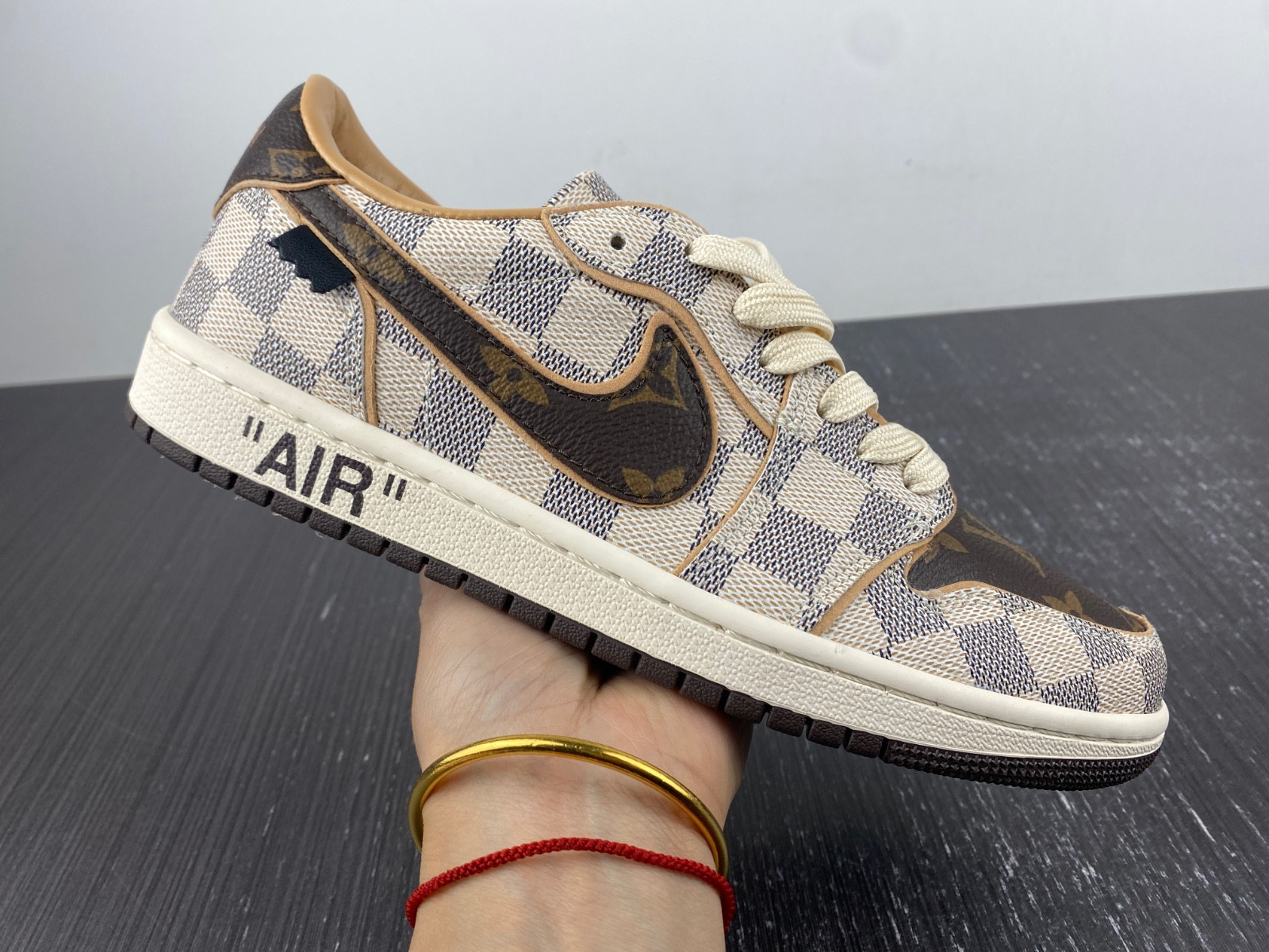 Air Jordan 1 Low L*V