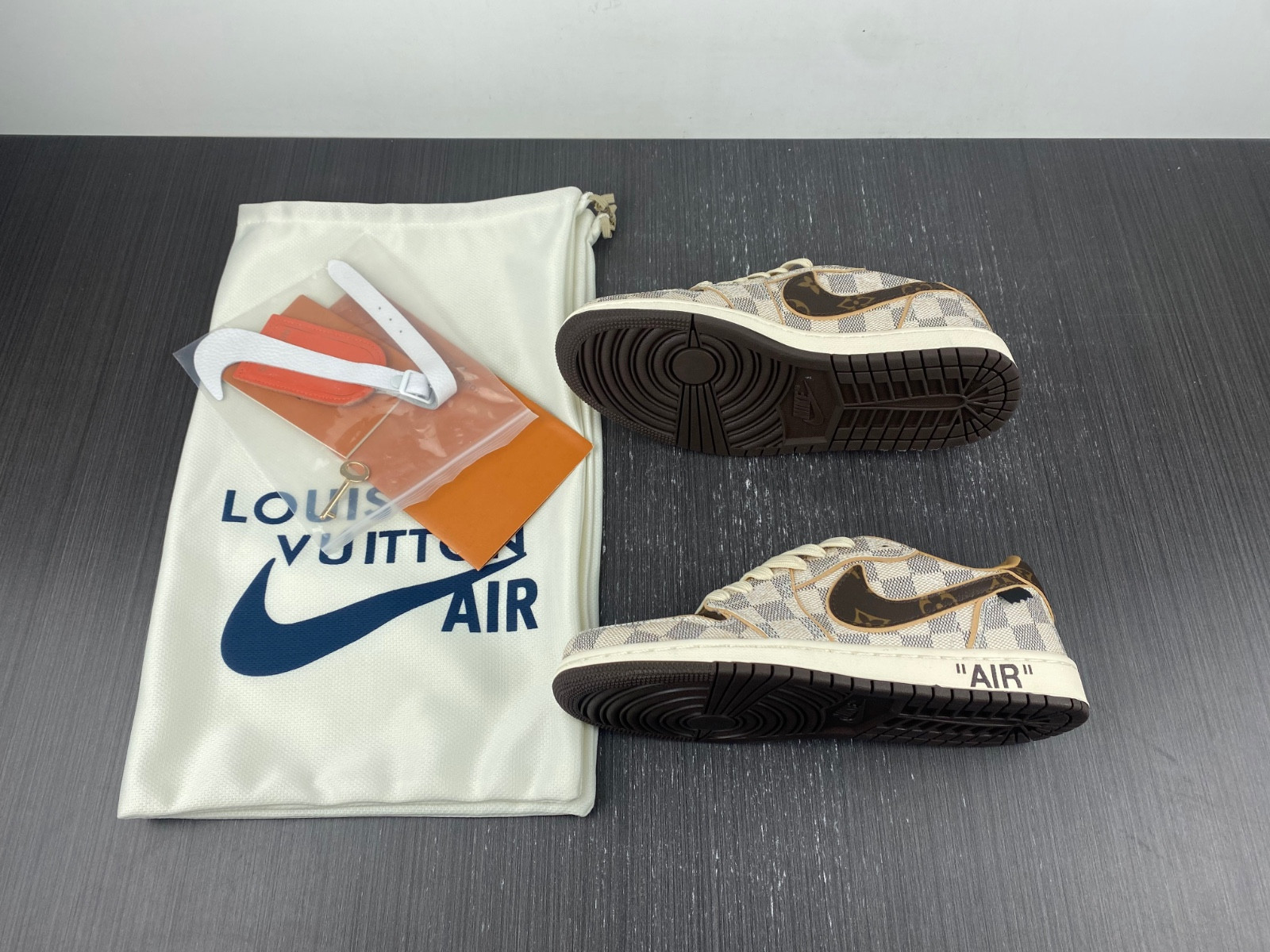 Air Jordan 1 Low L*V