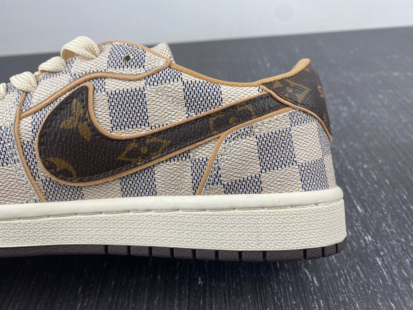 Air Jordan 1 Low L*V
