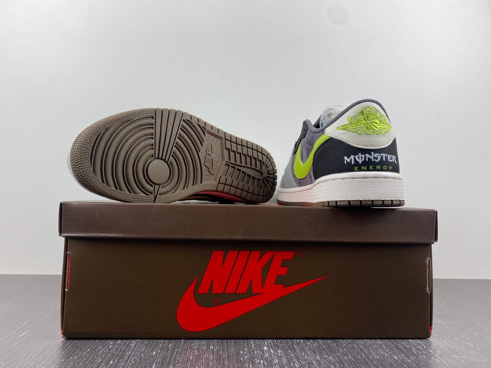 Jordan 1 Retro Low CZ0790-043