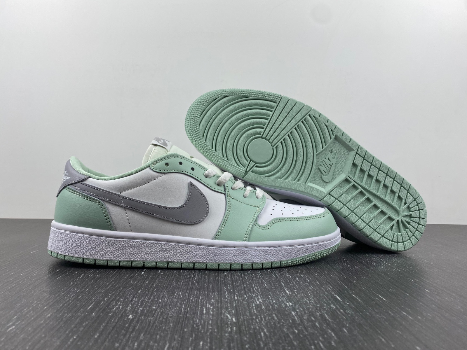 Jordan 1 Retro Low CZ0796-100