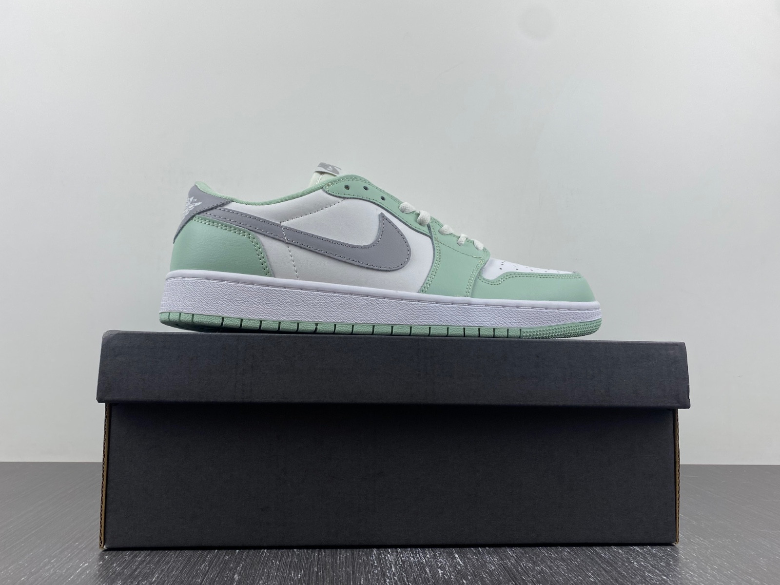 Jordan 1 Retro Low CZ0796-100