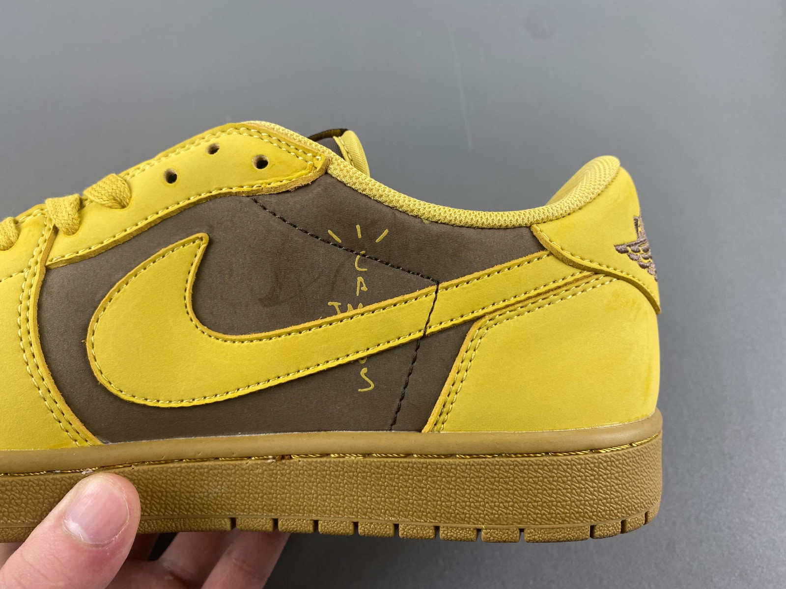Travis Scott x Air Jordan 1 low DM7866-665