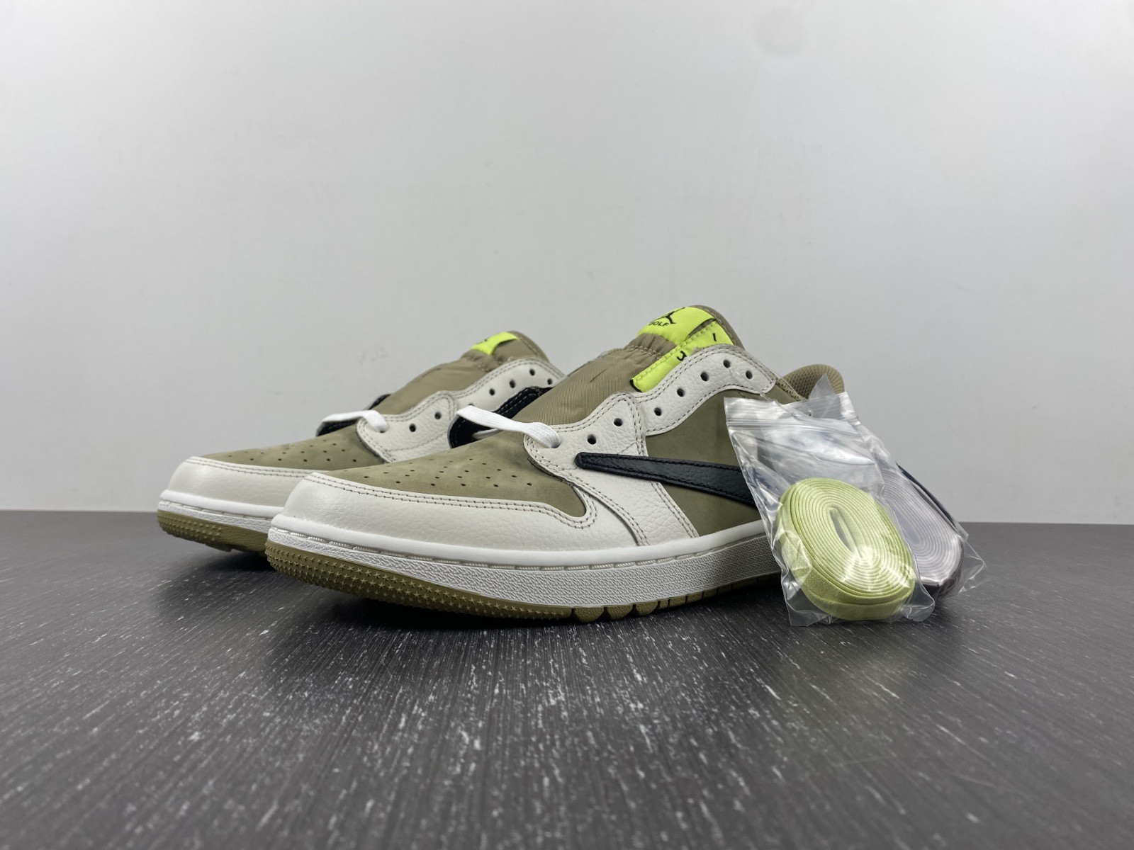 Travis Scott x Air Jordan 1 Low Golf FZ3124-200