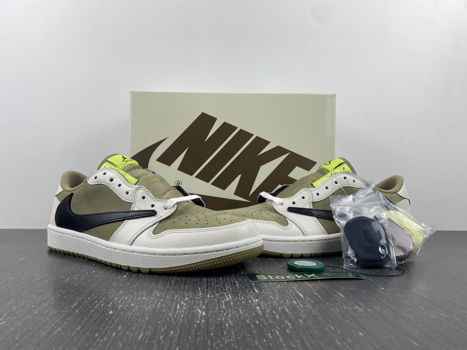 Travis Scott x Air Jordan 1 Low Golf FZ3124-200
