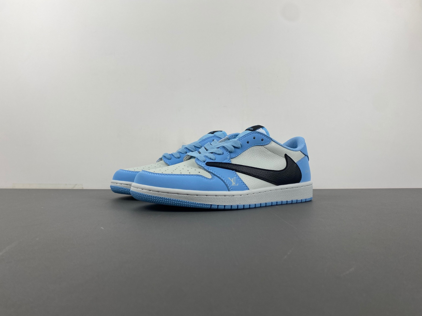 Travis Scott x Air Jordan DM7866-107