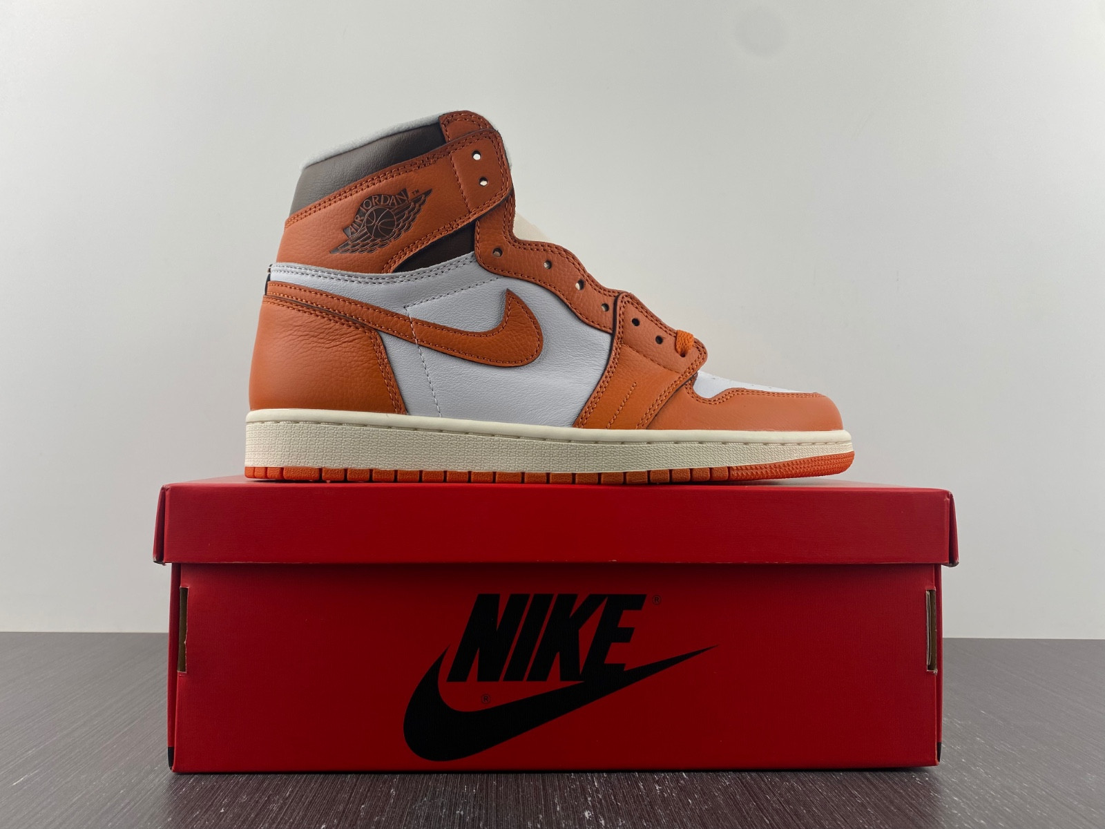 Air Jordan 1 High OG WMNS “Starfish” DO9369-101