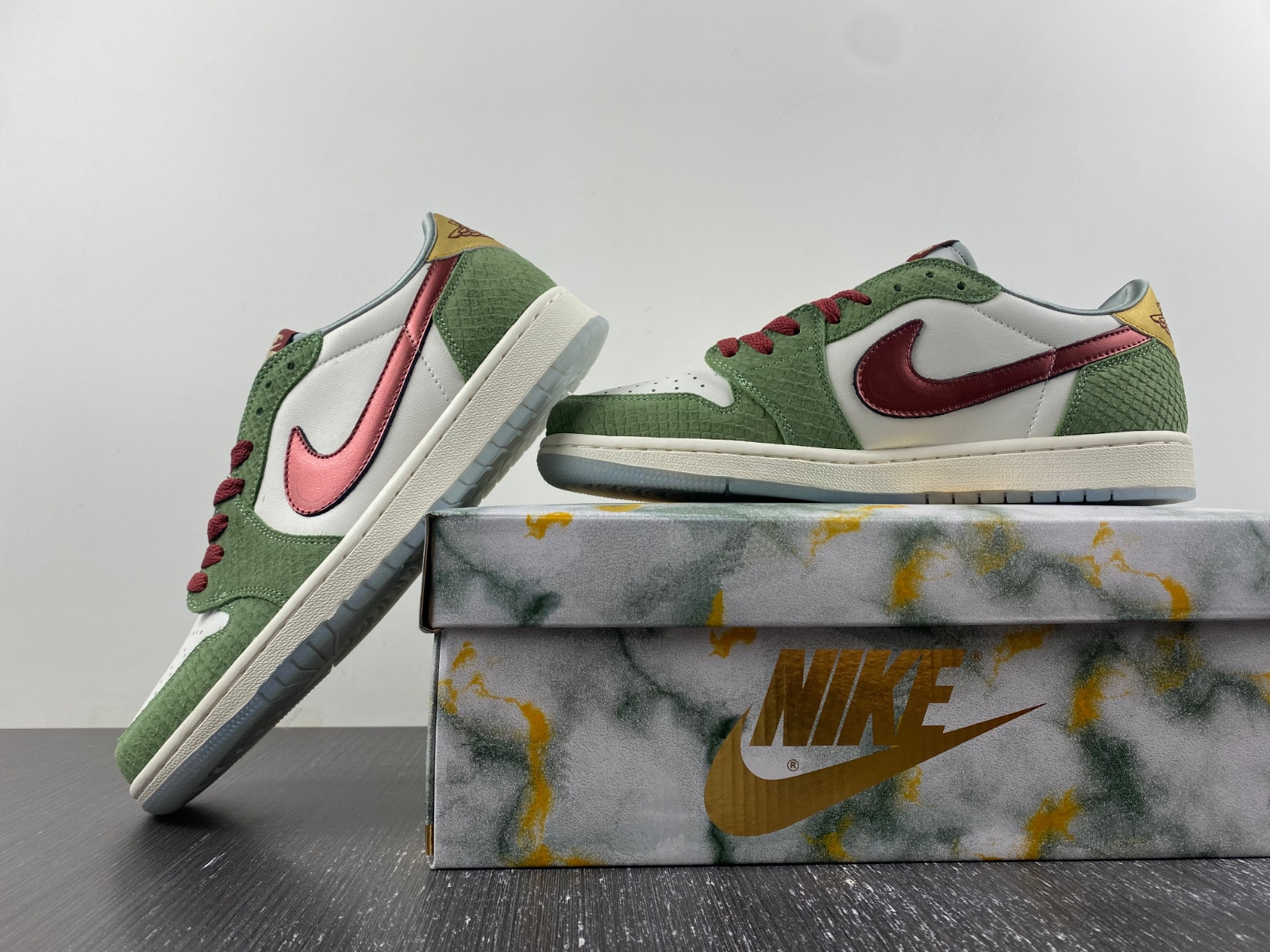 Air Jordan 1 Low OG “Year of the Dragon” FN3727-100