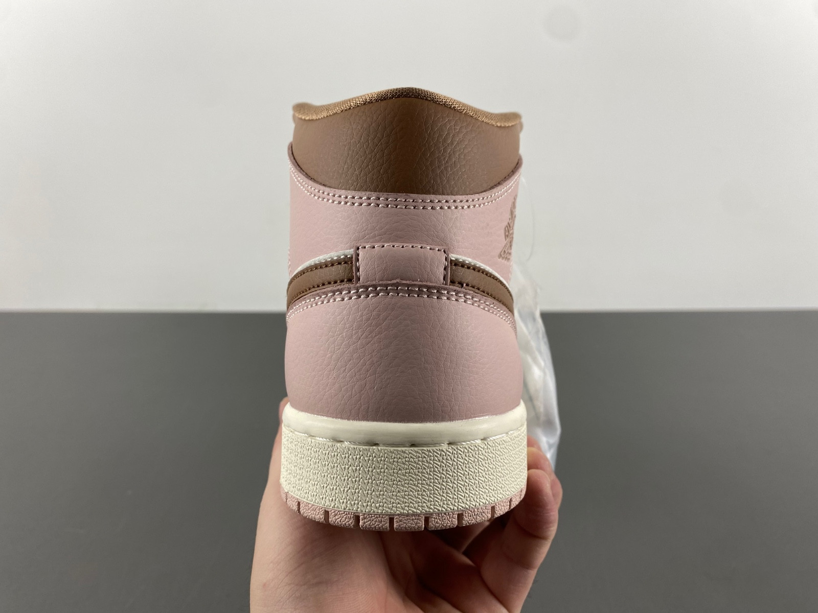 Air Jordan 1 Mid Feasts BQ6472-620