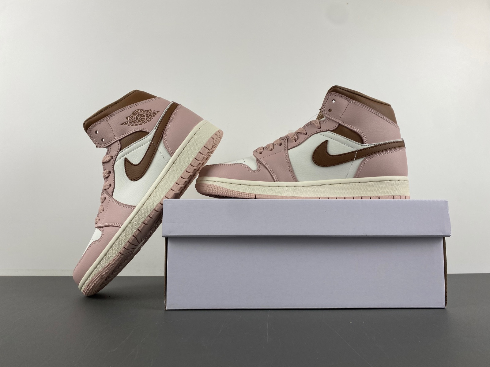 Air Jordan 1 Mid Feasts BQ6472-620