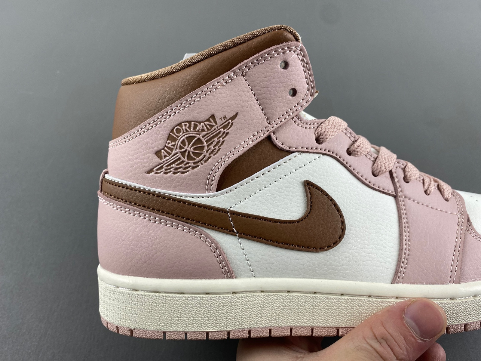 Air Jordan 1 Mid Feasts BQ6472-620