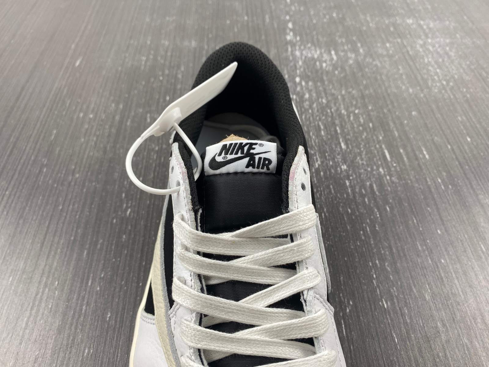 Jordan 1 Low travis scott J11205