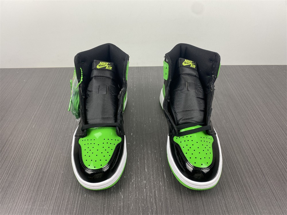 Air Jordan 1 High 555088-030-01