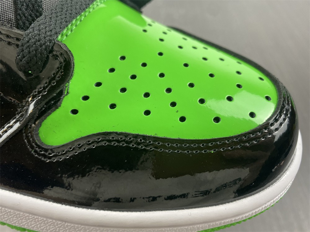 Air Jordan 1 High 555088-030-01