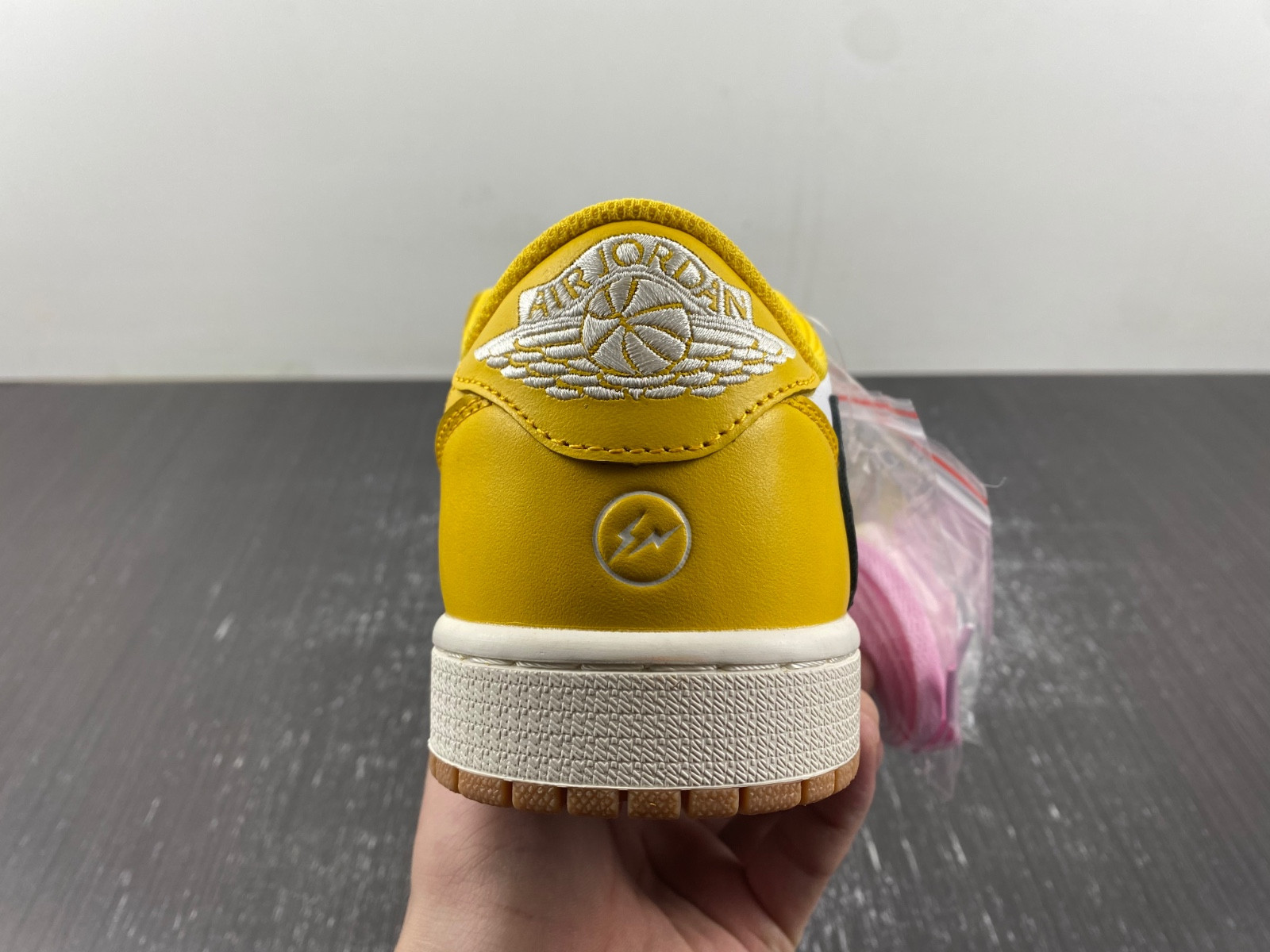 Travis Scott x Air Jordan 1 DZ4137-700