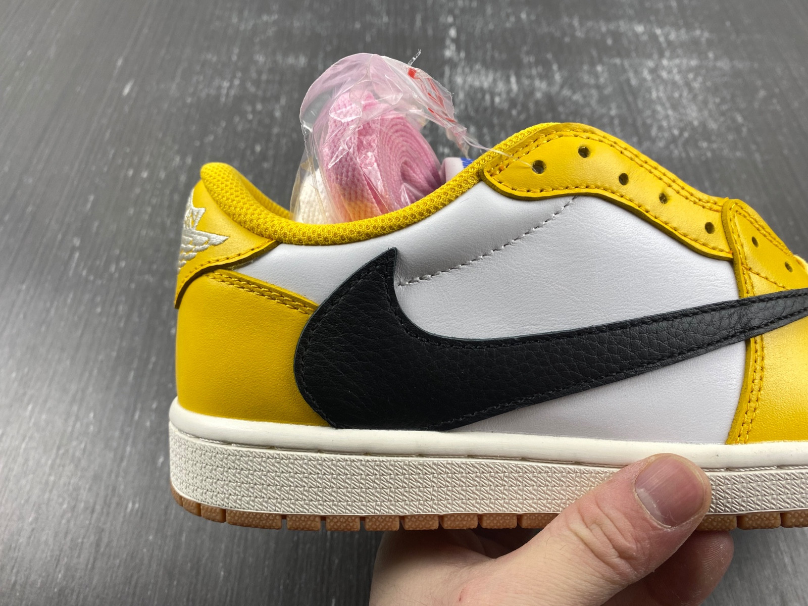 Travis Scott x Air Jordan 1 DZ4137-700