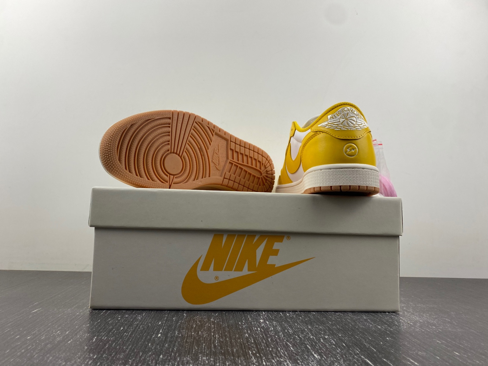 Travis Scott x Air Jordan 1 DZ4137-700