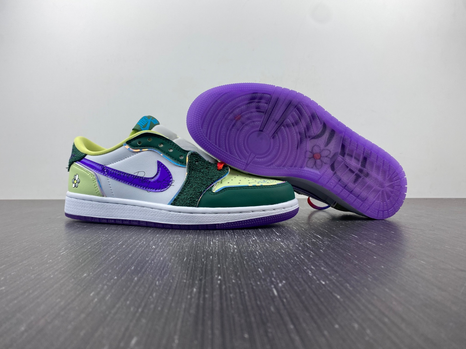 Air Jordan 1 Low OG “Doernbecher”  FD9665-351
