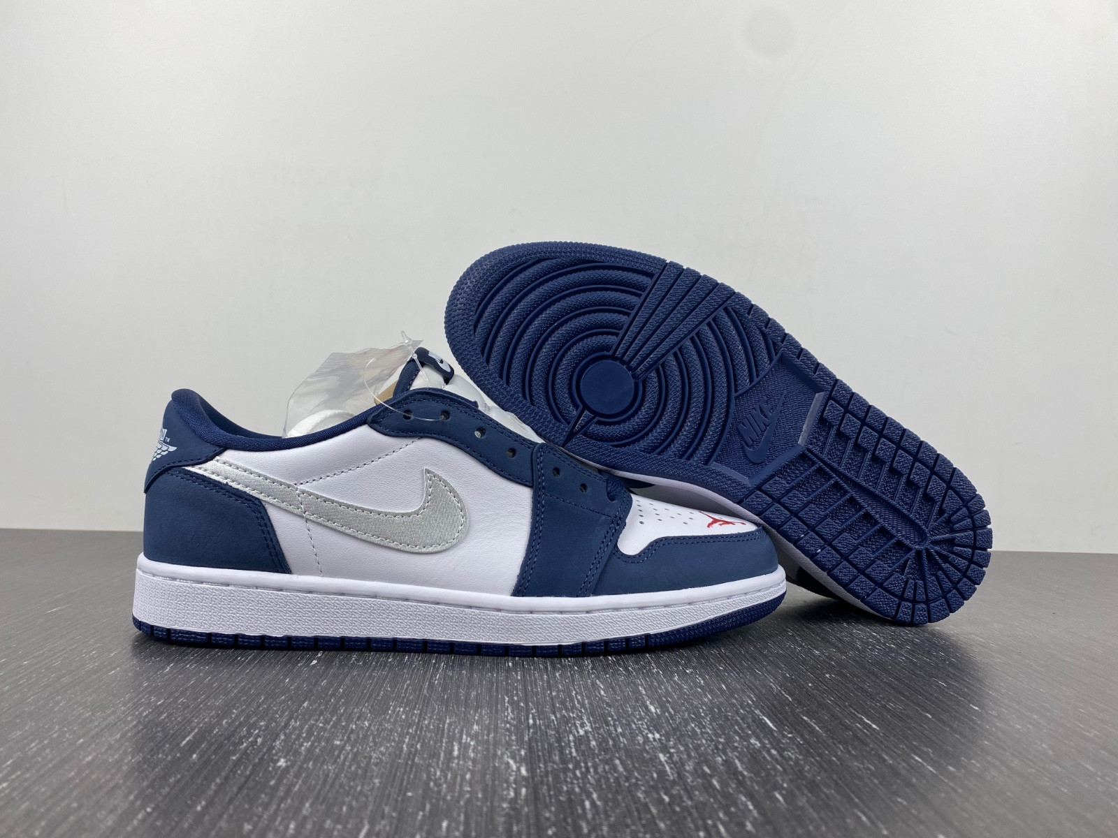 Nike SB x Air Jordan 1 Low CJ7891-400