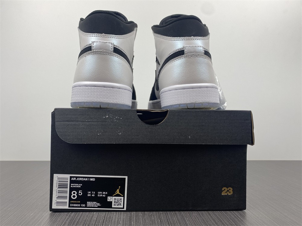 Air Jordan 1 Mid “Diamond Shorts