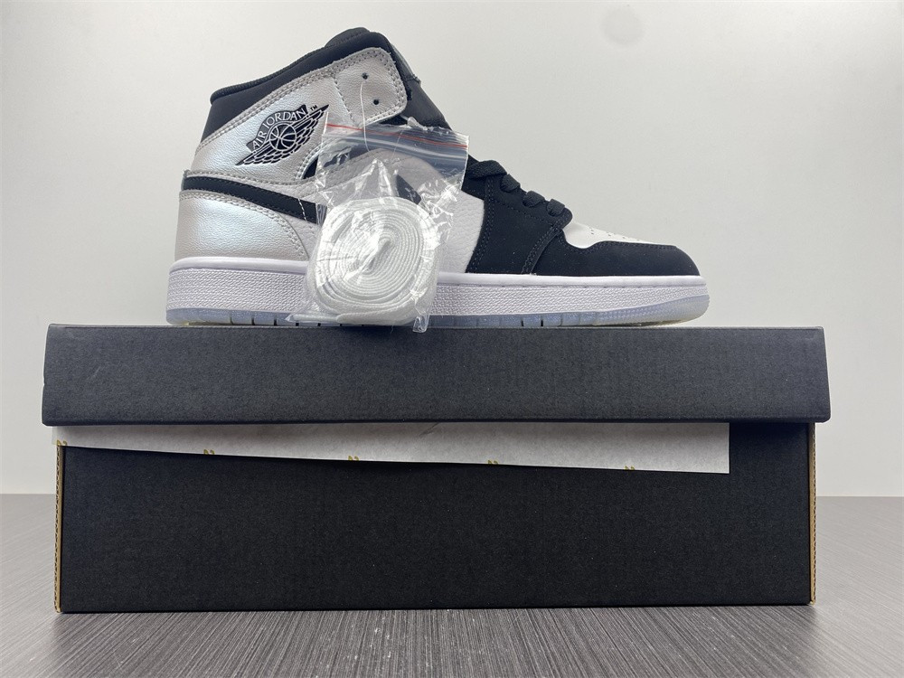 Air Jordan 1 Mid “Diamond Shorts