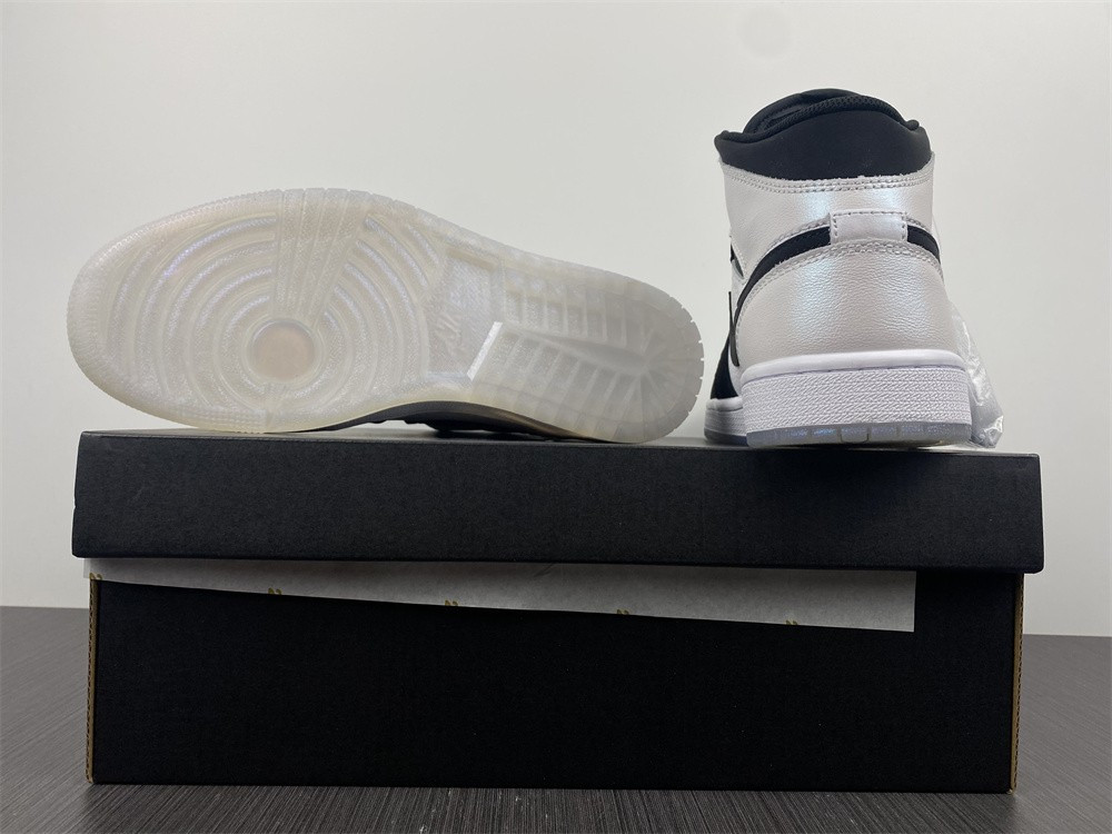 Air Jordan 1 Mid “Diamond Shorts