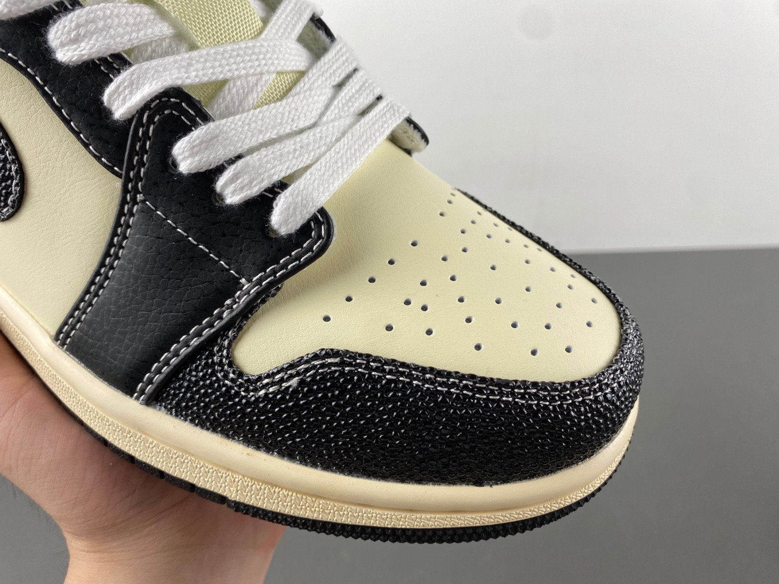 Air Jordan 1 Low HQ3437-101