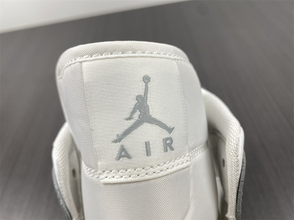 Air Jordan 1 Mid WMNS BQ6472-105