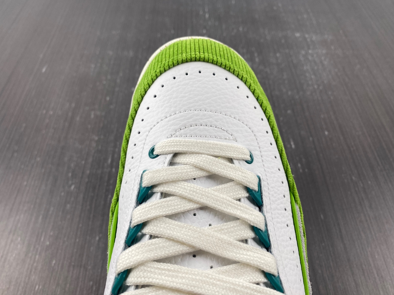 Titan x Air Jordan 2 Low WMNS DV6206-183