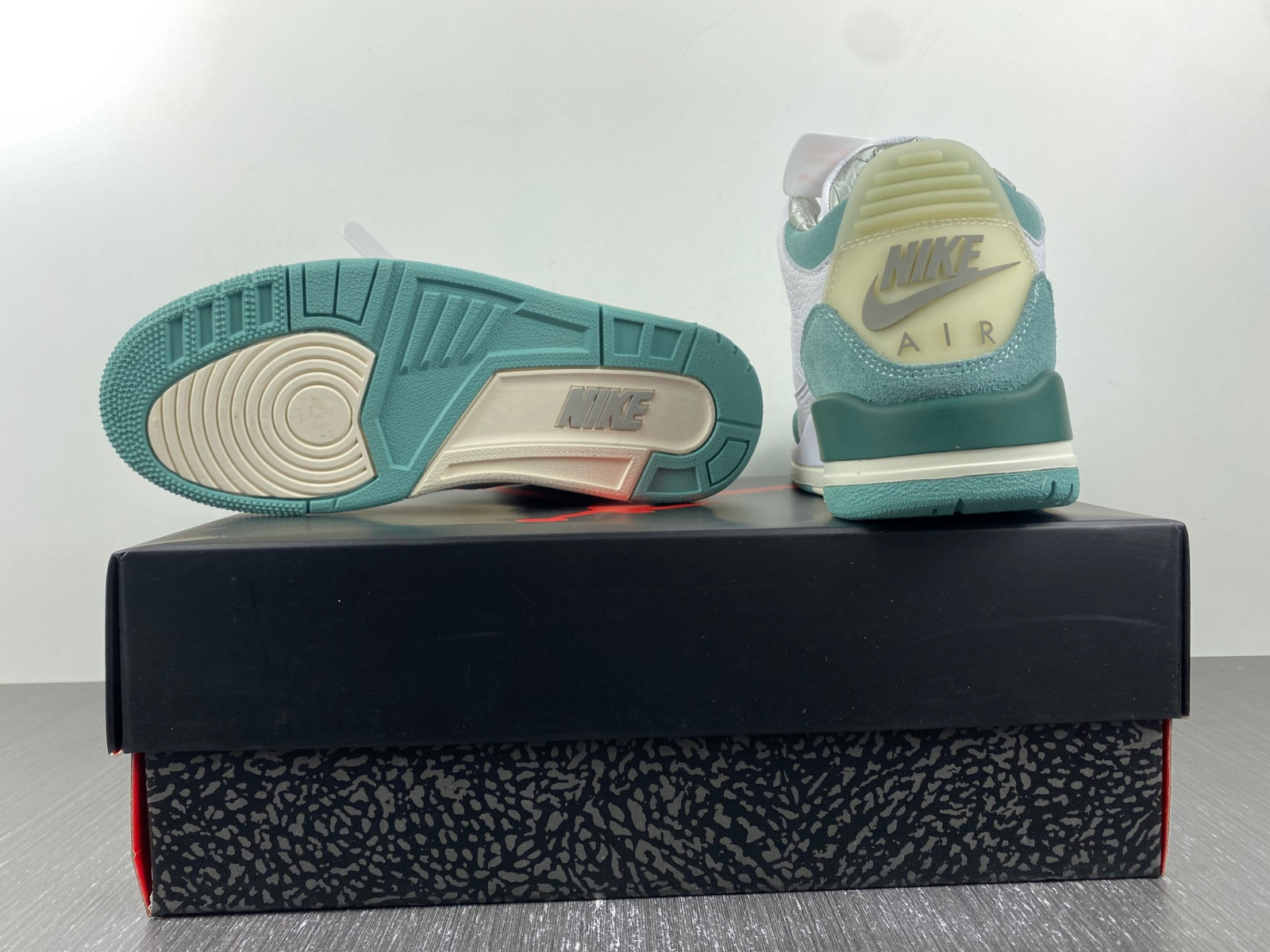 Air Jordan 3 DT8532-130