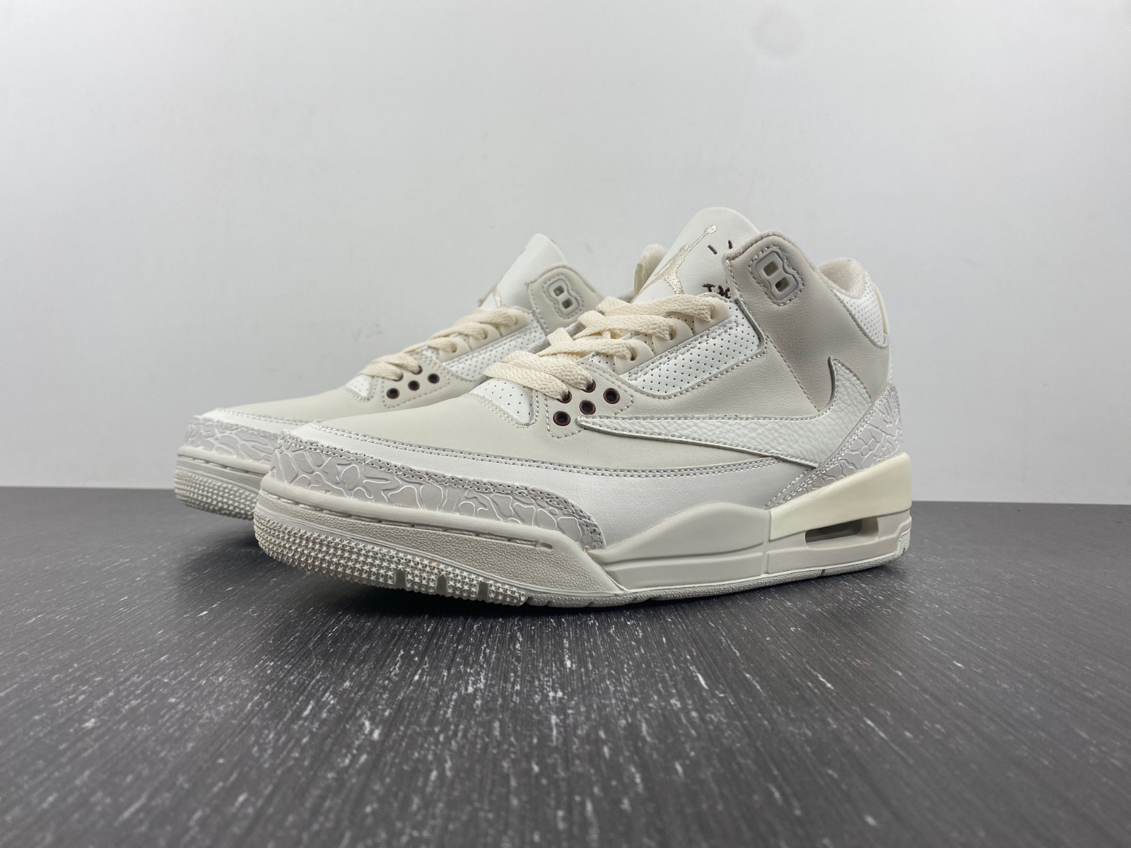 Travis Scott x Air Jordan 3 “Palomino 136064-668