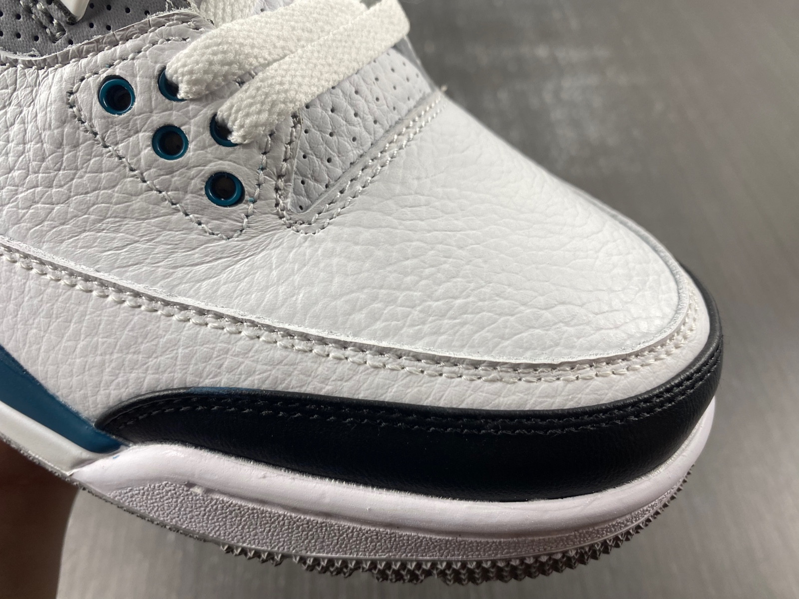 Air Jordan 3 Retro 136064-660