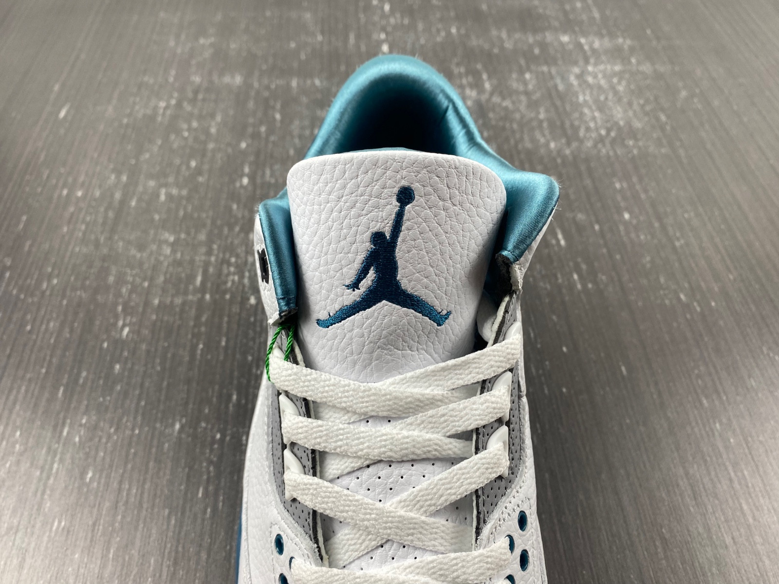 Air Jordan 3 Retro 136064-660