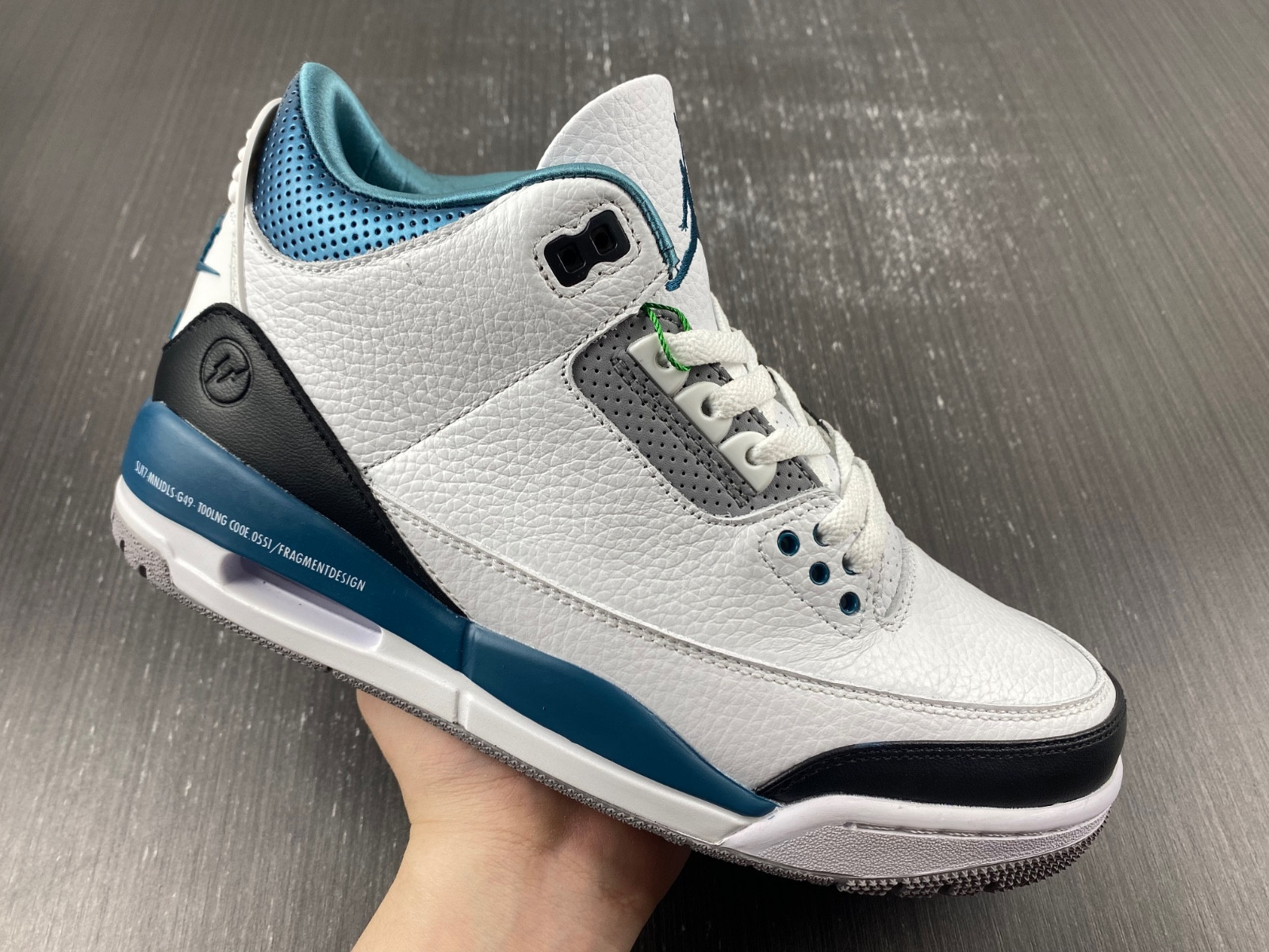 Air Jordan 3 Retro 136064-660
