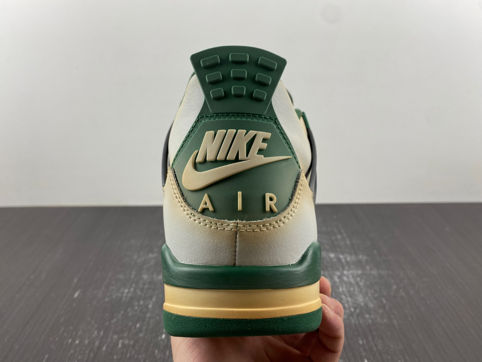 Air Jordan 4 DC7770-106