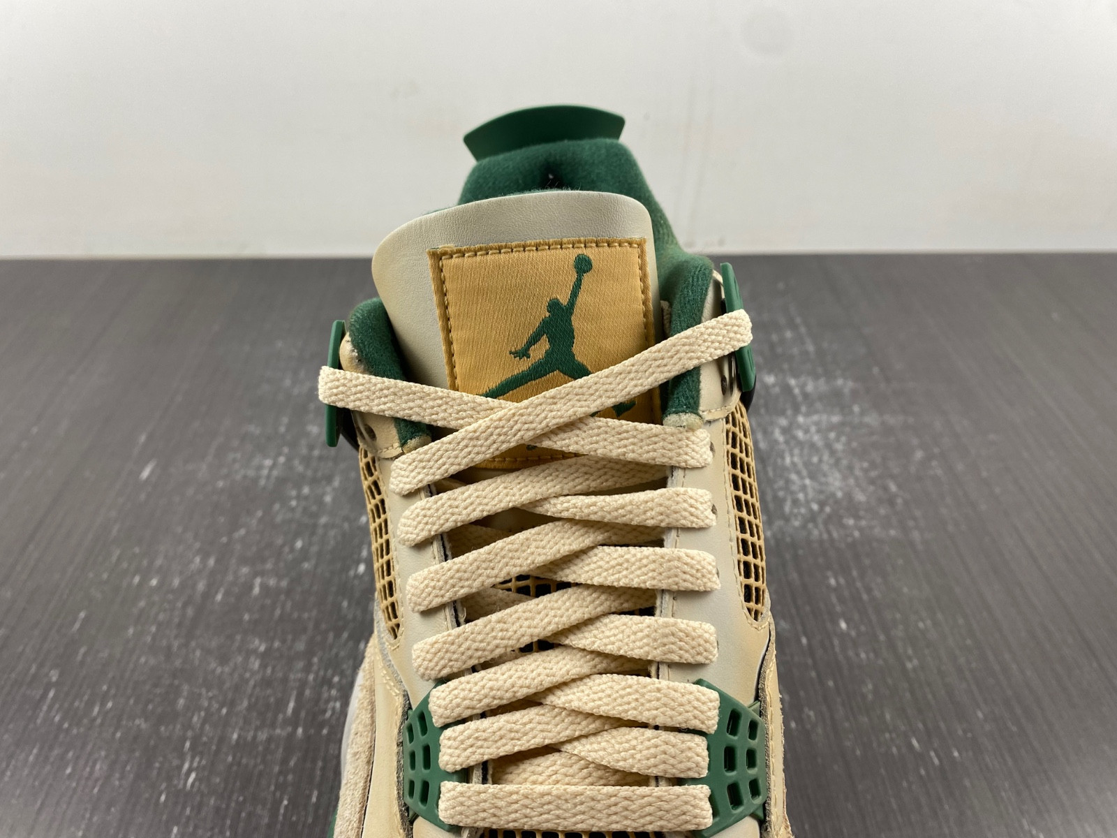 Air Jordan 4 DC7770-106