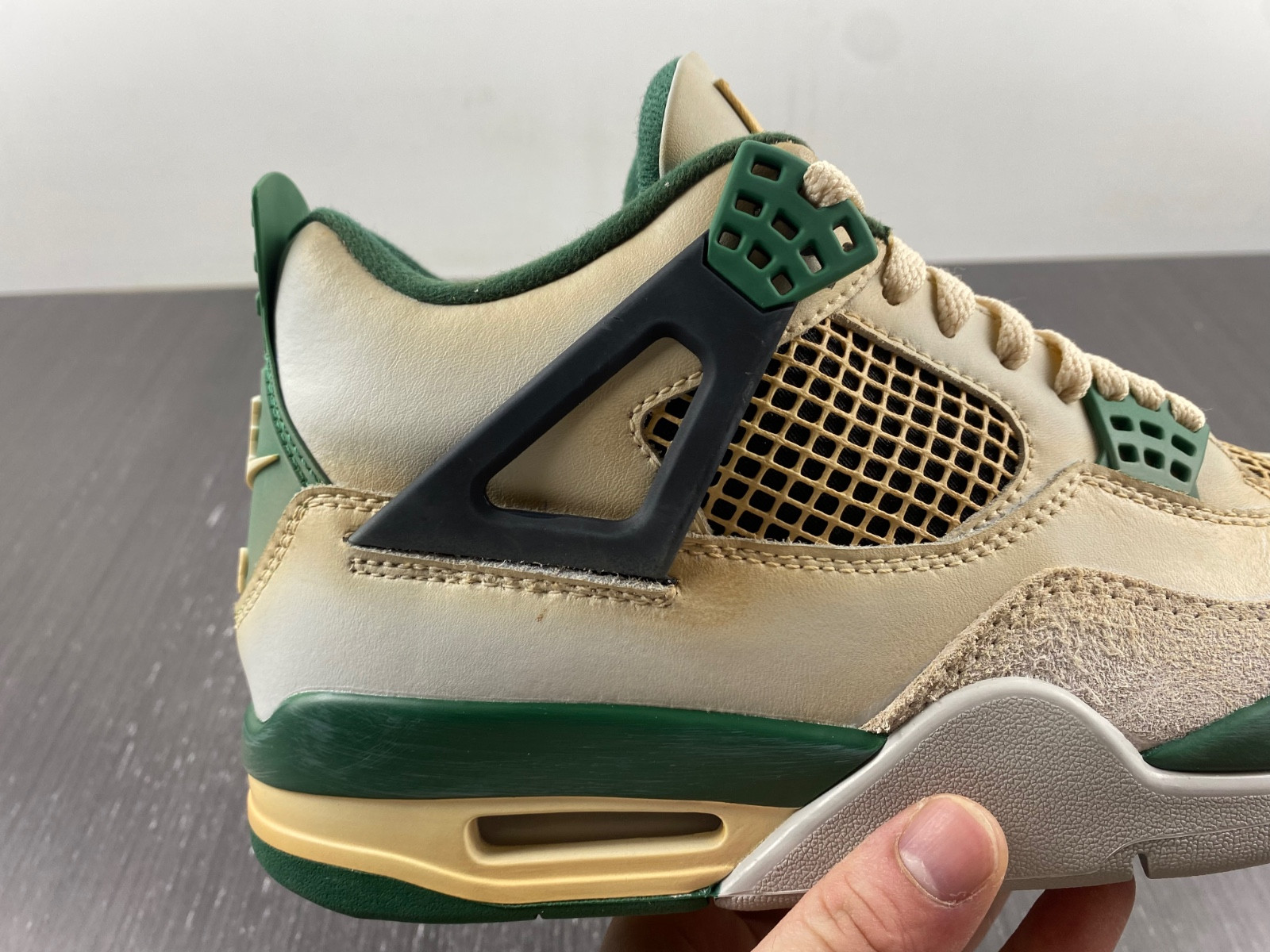 Air Jordan 4 DC7770-106