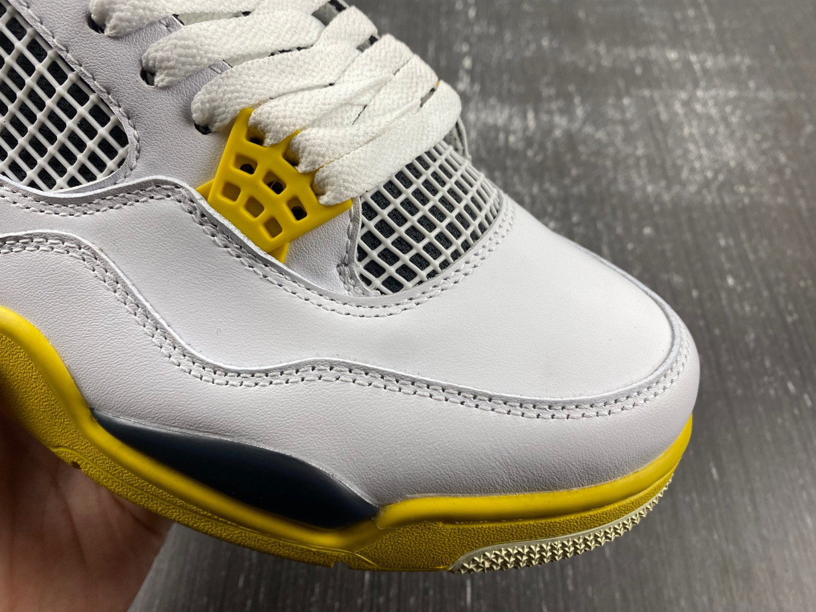 Air Jordan 4 WNNS “Vivid Sulfur” AQ9129-101