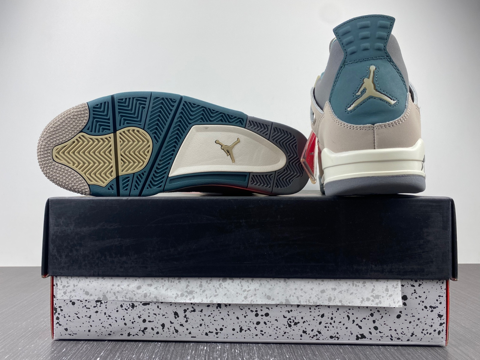 Air Jordan 4