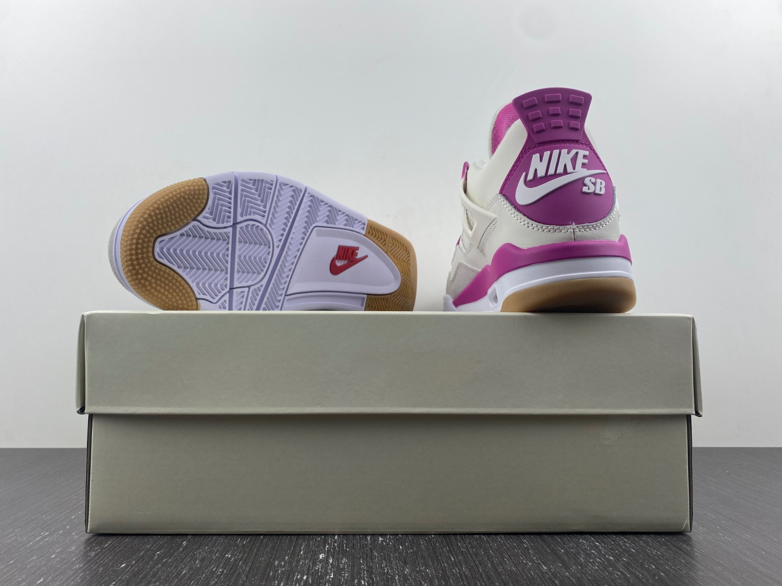 Air Jordan 4 DR5415-106