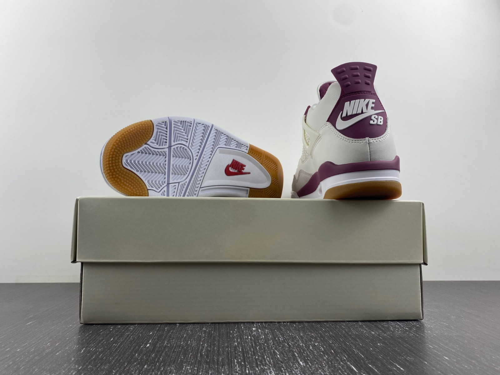 SB x Jordan 4 “Sapphire DR5415-102